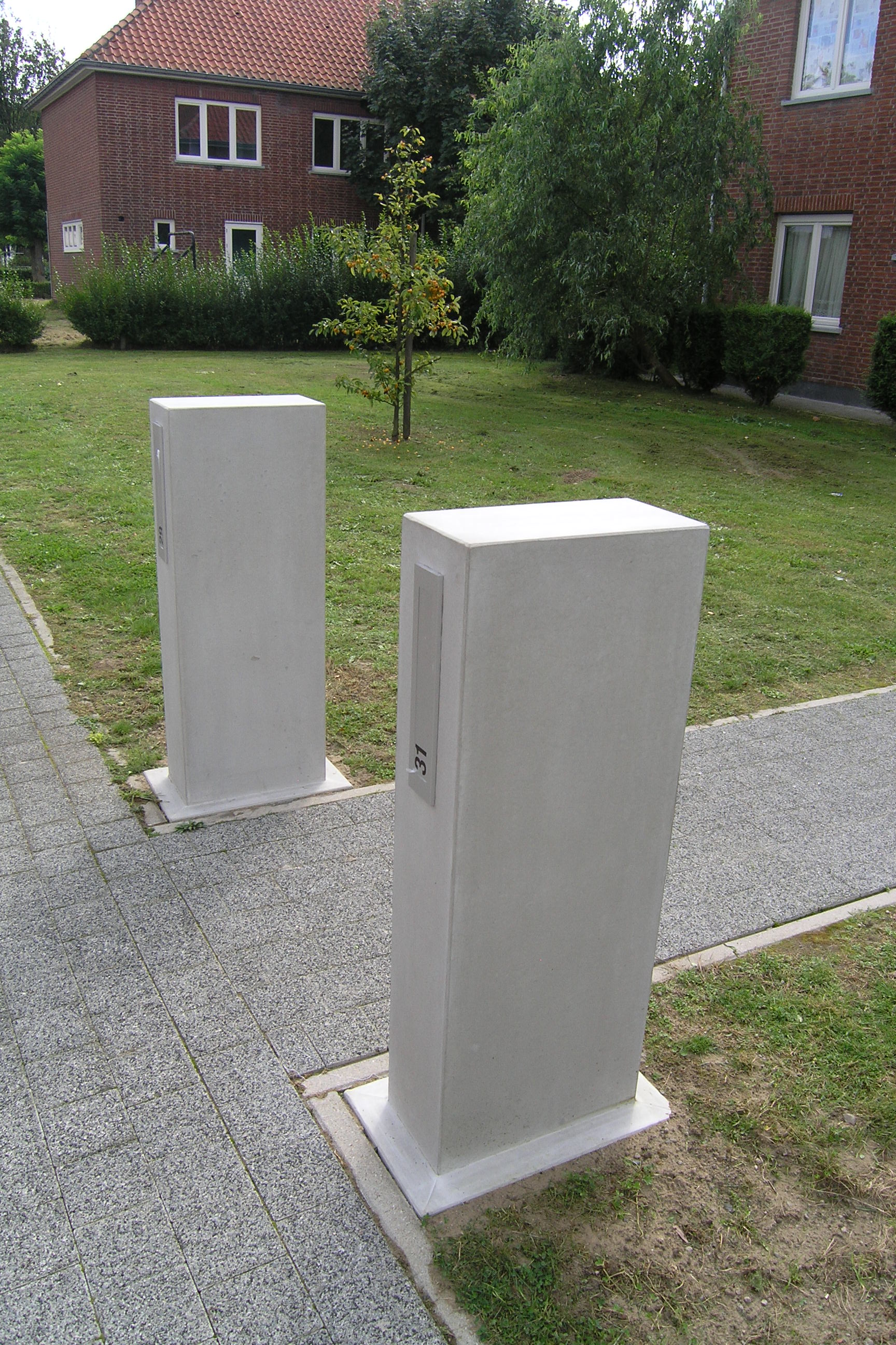 - eigen productie brievenbussen uit beton!